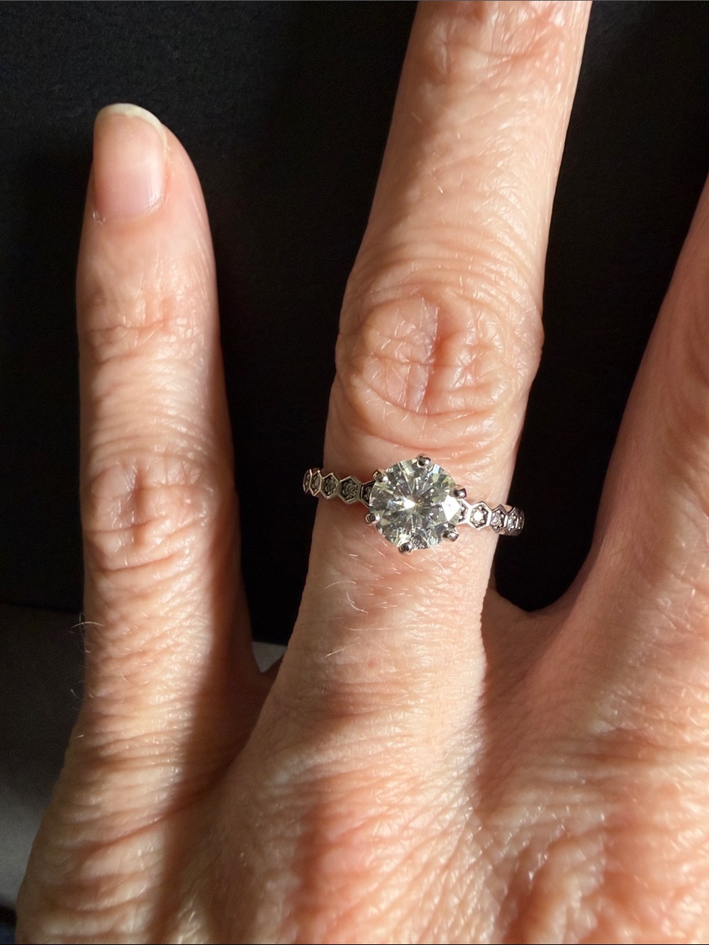 Classic Solitaire Round-Cut Moissanite 925 Ring 6 honeycomb pave band